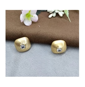 Hermosos Aretes de Zirconia Chapados en Oro de Latón de la Mejor Calidad para Mujeres y Niñas, Colección para Fiestas y Eventos Nocturnos - Product Image 1