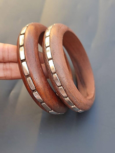 Ensemble de bracelets exquis en bois et laiton, fabriqués à la main, pour les occasions traditionnelles – Dernier produit unique fourni par AFZA ENTERPRISES - Product Image 3