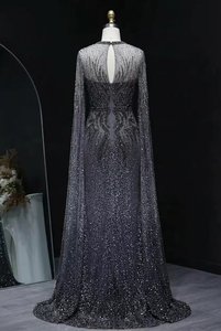 Robe de soirée sirène en gros sur le thème nautique, brodée de perles et de sequins en forme d'étoile de mer, avec cape en mousseline de soie - Product Image 2