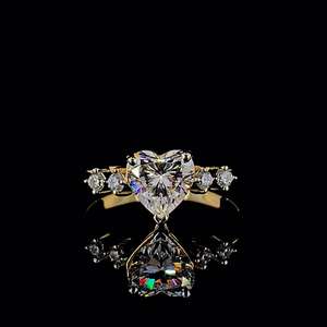 Anillo de Diamantes en Forma de Corazón de Oro de Lujo y Calidad Premium para Compromiso, Boda, Fiesta y Regalo, Disponible para Exportación - Product Image 2