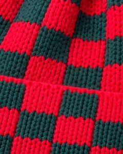 Gorro de punto a cuadros rojo y verde personalizado, gorro de invierno cálido con puño, gorro de punto acrílico suave, estilo urbano unisex, gorro de invierno. - Product Image 5