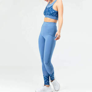 Ensemble de yoga pour femmes personnalisé à séchage rapide, taille élastique, col rond, couleur unie, logo sur le devant, ensemble 2 pièces - Product Image 5