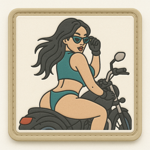 Patch en PVC avec Sexy Biker Girl-Étiquette en caoutchouc personnalisée pour vestes, chapeaux et sacs-Disponible en style rond ou carré - Product Image 5