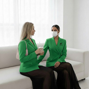 Conjunto de faldas transpirables OEM personalizadas para mujer, top corto con capucha y estampado de logotipo informal, conjunto de faldas con capucha para invierno. - Product Image 6