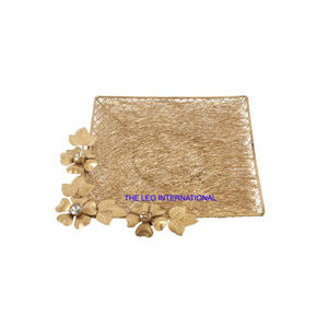 Plateau créatif en aluminium plaqué or brillant avec texture martelée et poignée latérale en résine, différentes tailles, lot de 2 - Product Image 2