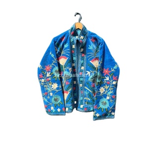 Veste courte en tissu brodé Suzani Veste unisexe d'hiver faite à la main avec doublure intérieure en coton Style hippies - Product Image 1
