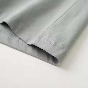 T-shirt de sport personnalisé pour homme, haute qualité, col rond uni et manches courtes, impression sérigraphique sur tissu tricoté - Product Image 4