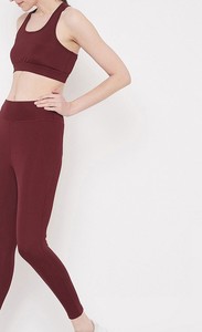 Ensemble de yoga pour femme avec leggings taille haute froncés à l'arrière et brassière de sport courte, deux pièces, vêtements de sport extensibles pour la gym et le fitness - Product Image 3