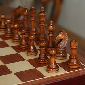 Échiquier et décoration d'échecs au design ouvert pour la maison, le bureau, cadeau de style de vie et boîte de collection décorative avec pièces d'échecs - Product Image 5