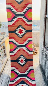 Tapis Kilim en laine tissé à la main, style tribal bohème géométrique, rustique et ethnique, pour couloir, chambre, salon, décoration intérieure - Product Image 3