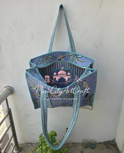 Bolso Tote de Algodón Acolchado Hecho a Mano con Cremallera, Estilo Bohemio Jaipuri, Estampado de Animales de la Selva, Tela Premium Resistente, para Llevar al Hombro - Product Image 3