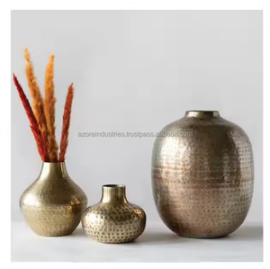 Precio al por Mayor, Florero Decorativo Moderno de Aluminio Plateado, Ecológico y Hecho a Mano por Azora Industries - Product Image 1