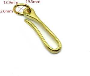 Porte-clés décoratif en laiton de designer, petit format, en forme de règle, pour accessoires de voiture, sacs et vélos - Product Image 4