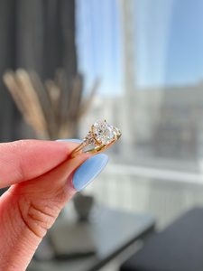 Anillo Floral con Diamantes de Corte Ovalado de 1.02CT, Cultivados en Laboratorio, con Oro Sólido de 14K, para Bodas, Fiestas y Ocasiones Especiales - Product Image 6