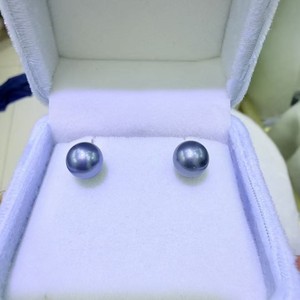 8-9mm Sea Water Tahiti Akoya <b>Pearl</b> <b>Earrings</b> Round and Slightly Flawed 18K Gold-Elegant and Luxurious - Product Image 3