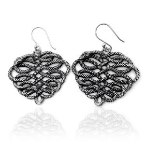 Pendientes Colgantes de Plata de Ley 925 Oxidada con Malla de Serpiente y Engaste de Bisel para Regalo y Ocasiones Festivas - Product Image 2