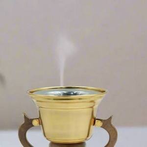 Brûle-encens en laiton doré avec dessus en forme de croissant de lune et motif de mosquée découpé pour usage religieux - Product Image 4
