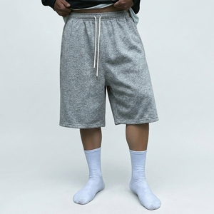 Shorts Capri en molleton épais pour hommes, coupe ample, jambe large, imprimé graphique, vente en gros - Product Image 6