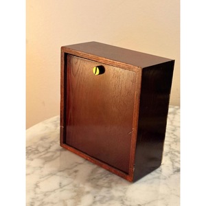 Reloj de Escritorio Citizen de Madera con Movimiento de Cuarzo, Números Romanos, Diseño Tradicional, Funciona con Batería, Visualización de Agujas - Product Image 5