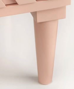 Mesita de noche moderna de color rosa claro de calidad premium con 3 cajones y frentes con textura geométrica para almacenamiento en el dormitorio. - Product Image 3