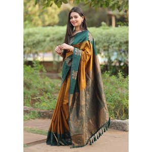 Sari de Seda Suave Dorada Rashmi con Borde Floral y Zari en Contraste, Vestido de Noche Elegante, Tejidos de Élite, 0.65g - Product Image 3