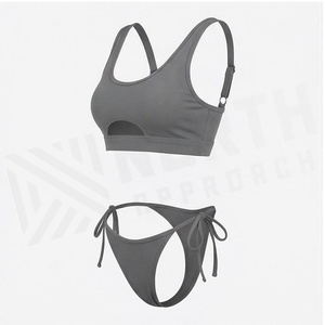 Conjunto de bikini de 2 piezas para mujer, top bandeau con cuello redondo en gris liso con detalle hueco y braguita tipo tanga con cordón ajustable - Product Image 3