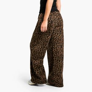 Pantalones de chándal casuales de algodón con estampado personalizado, de cintura media elástica, estilo lounge, con bolsillos de encaje y patchwork para mujer, ideales para invierno. - Product Image 5