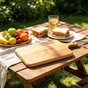 Planche à découper en bois naturel écologique, épaisseur 1,5 cm, avec poignée intégrée et trou de suspension REHMAN CRAFT - Product Image 1