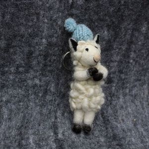 Porte-clés mignon en forme de mouton en laine, jouet en peluche avec chapeau bleu, animal en peluche doux pour enfants unisexe 0-10cm - Product Image 5