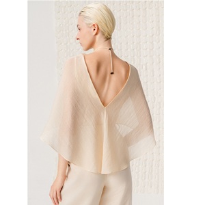 Blouses de haute couture élégantes pour femmes OBSIDIAN FLOW CAPE ODM, chemise coréenne soyeuse et élégante de qualité supérieure pour l'été et le printemps, fabriquée au Vietnam. - Product Image 1