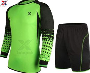 Maillot et short de basketball personnalisés en gros pour adultes unisexes - Uniforme à séchage rapide thermocollé OEM - Product Image 3