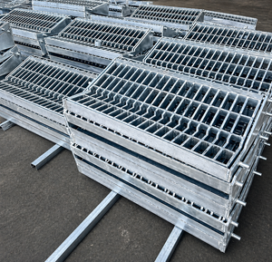 Grille de drainage en acier pour bac de récupération |   Couvercle de caniveau galvanisé sur mesure pour les infrastructures - Product Image 1