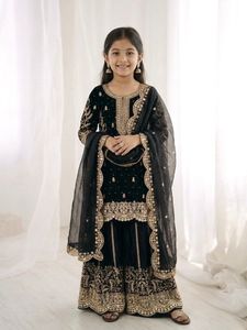 Ensemble Salwar pour filles, prêt-à-porter, brodé et orné de sequins, entièrement cousu, avec haut, bas et dupatta - Product Image 2