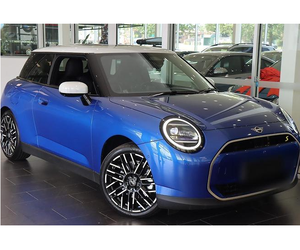 El Mini Cooper Eléctrico 2025 es un hatchback totalmente rediseñado de nueva generación, impulsado por batería, construido sobre una plataforma EV dedicada. - Product Image 1