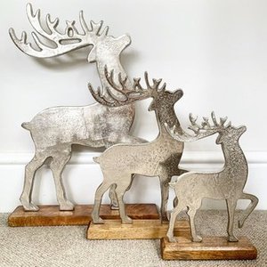 รูปปั้นกวางเรนเดียร์ประดับในร่มฐานไม้ดีไซน์ใหม่สำหรับตกแต่งคริสต์มาส - Product Image 4