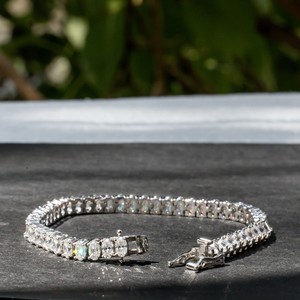 Pulsera de tenis de lujo con corte ovalado para mujer, en acabado de oro blanco con piedras brillantes, elegante pieza de joyería de regalo - Product Image 2