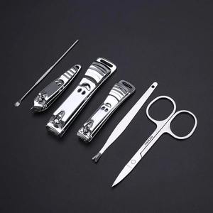 Kit de Soins des Ongles 12 Pièces Argenté – Manucure et Pédicure avec Repousse-cuticules, Lime, Coupe-ongles, Ciseaux et Pince à Épiler - Product Image 2