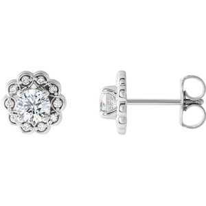 Boucles d'oreilles clous en or 10 carats avec diamants de laboratoire taille ronde et design floral halo - Product Image 2