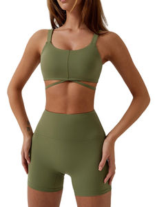 Ensemble de sport deux pièces pour femme vert olive : soutien-gorge croisé et short taille haute en maille respirante – Tenue d'entraînement printemps - Product Image 1