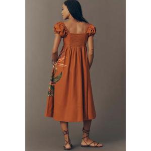 Robe longue élégante et tendance pour femme, motif floral personnalisé, col en V, manches bouffantes, coupe trapèze, décontractée d'été, ajustement régulier, 100 % lavable - Product Image 3