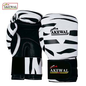 ถุงมือชกมวย Akewal OEM แบบกำหนดโลโก้เอง หนังวัวแท้ 100% พร้อมสายรัดข้อมือปรับได้ สำหรับฝึกซ้อมและต่อสู้ ใช้ได้กับทุกคน - Product Image 2