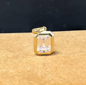 Pendentif de mariage Lurba Jewels en moissanite taille émeraude 1,75 carat, serti clos, en or jaune massif 14 carats, bijou de luxe chrétien, cadeau - Product Image 3