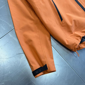 Veste coupe-vent imperméable en nylon avec capuche et fermeture éclair pour homme, idéale pour la course en extérieur et le sport, avec cagoule intégrée - Product Image 4