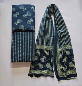 ชุดสูทผ้าฝ้ายแท้ 60x60 |   ผ้าคลุมไหล่ 3 เมตร (ด้านบน 3 เมตร ด้านล่าง 3 เมตร) ผ้าคลุมไหล่ยาว 2.25 เมตร (1 ชุด = ผ้าคลุมไหล่ด้านบน 3 เมตร + ผ้าคลุมไหล่ด้านล่าง 3 เมตร + ผ้าคลุมไหล่ยาว 2.25 เมตร) - Product Image 6