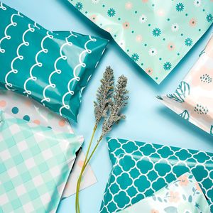 Bolsas de Envío de Polietileno, Diseño a Cuadros con Puntos de Flores Azules y Rosas - Product Image 2