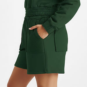 Nouveau short tendance pour femme, 100% coton, logo imprimé DTF personnalisé, couleur verte unie, style hip hop. - Product Image 3