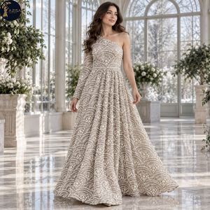 Tela de Vestido con Cuentas y Diseño Paisley Curvo, con Grandes Grupos de Perlas y Detalles de Cristal |   Tela Ornamental para Vestidos de Novia y de Noche - Product Image 4