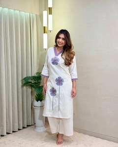 Traje Kurta Palazzo de Algodón Khadi Blanco para Mujer, Bordado, Corte Regular, Largo Regular, Estilo Casual, Estilo India-Pakistán - Product Image 3