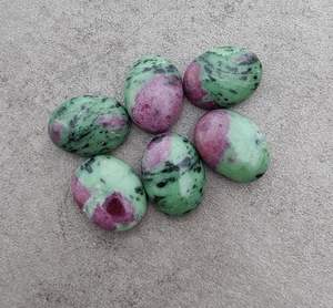 Cabujón de Rubí Zoisita Natural Ovalado Calibrado, Piedra Preciosa Suelta para Fabricación de Joyas y Manualidades - Product Image 5