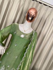 Traje Salwar de Tres Piezas de Seda Pura, Diseño Elegante y Moderno, Hecho a Medida, con Dupatta a Juego, Ideal para Bodas y Fiestas - Product Image 3